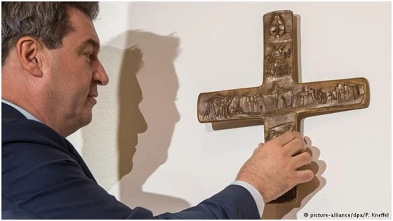 Ευρώπη σημαίνει Χριστιανισμός: Εγκεφαλικά στη ΝΤΠ – Στα δημόσια κτήρια της Γερμανίας θα πρέπει να υπάρχει Σταυρός